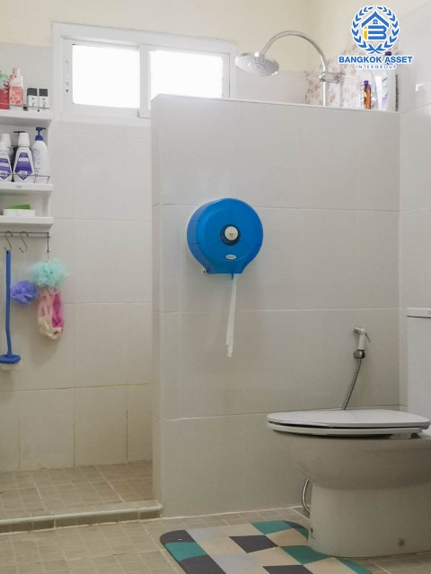 *****บ้านแฝดมือสองย่านสมุทรปราการ ม.สยามนิเวศน์1 ประชาอุทิศ เนื้อที่กว้างขวางมากถึง 92 ตร.ว. ฟังก์ชัน 4 ห้องนอน 3 ห้องน้ำ ที่จอดรถ 2 คัน บ้านสไตล์โมเดิร์น ภายใต้บรรยากาศเงียบสงบ โครงการตั้งบนทำเลแห่งการเดินทาง ใกล้รถไฟฟ้าสายสีม่วงใต้(สายอนาคต) "สถานีครุใน" และจุดขึ้นทางด่วน "กาญจนาภาเษกฯ"